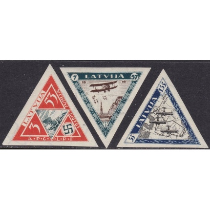 1933 LETTONIA ,  Pro aviatori feriti, serie di 3 valori, Posta Aerea - n. 30/32  MLH* NON DENTELLATI