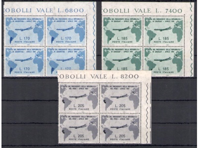 1961 Italia - Repubblica  , Visita del Presidente Gronchi in Sud America , 3 valori , n. 918/20 , MNH** - Blocco di Quattro Angolo di Foglio